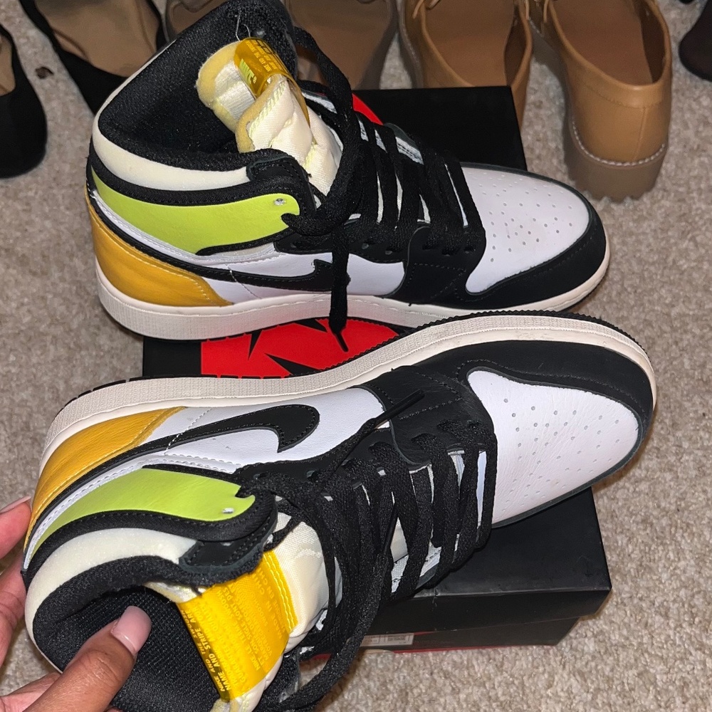 5.5 M / 7 Y Volt Gold High Jordan 1s